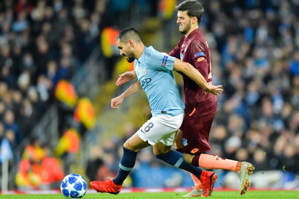 Ilkay Gündogan (links) und Benjamin Hübner kämpfen um den Ball in der Königsklasse: Nach Champions-League-Aus ist für Hoffenheim Konzentration auf die Bundesliga angesagt.