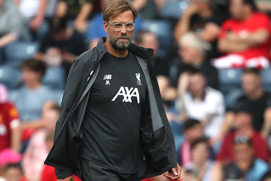 Jürgen kloppt nach dem 0:3 gegen Neapel in Edinburgh mit versteinerten Miene. Das ist noch nicht sein FC Liverpool.