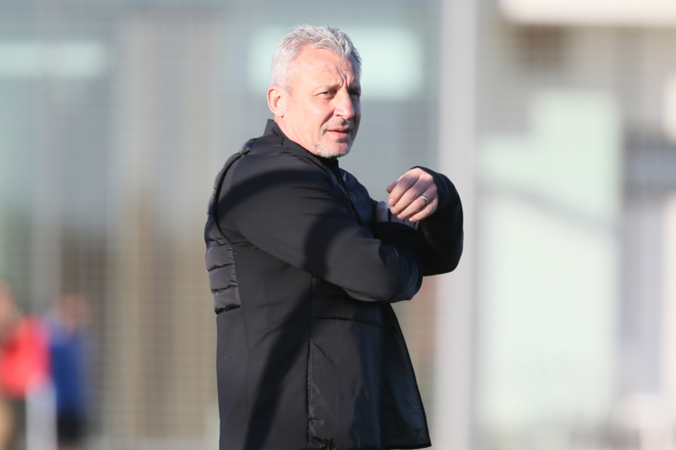 FCE-Coach Pavel Dotchev war mit dem
Camp in Spanien sehr zufrieden, weiß aber, dass er mit seiner Truppe in der
Vorbereitung weiter hart malochen muss.