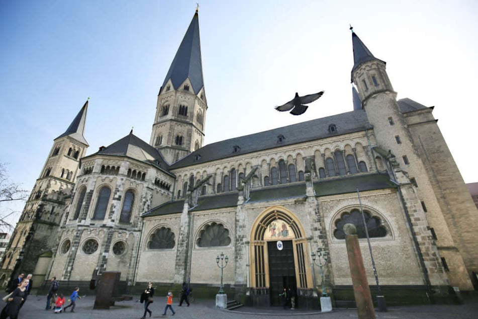 Bonner Münsterpfarrei wird von Finanzskandal erschüttert