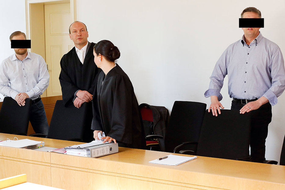 Alexander B. (40, l.) und Thomas G. (44) sind wegen Betrugs angeklagt.
