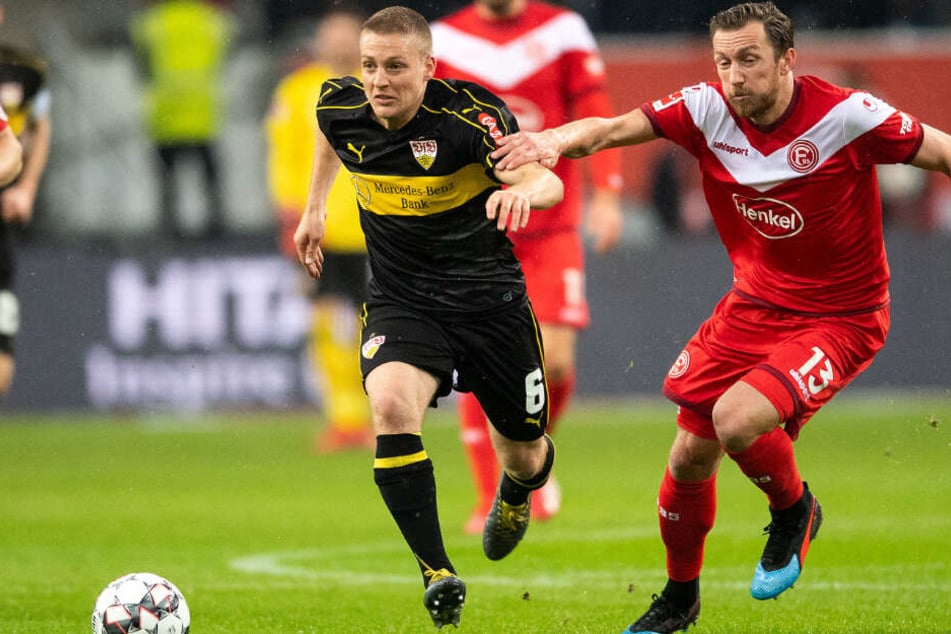 Ausnahmsweise Mal der VfB im Vorwärtsgang: Fortunas Adam Bodzek versucht Santiago Ascacibar aufzuhalten.