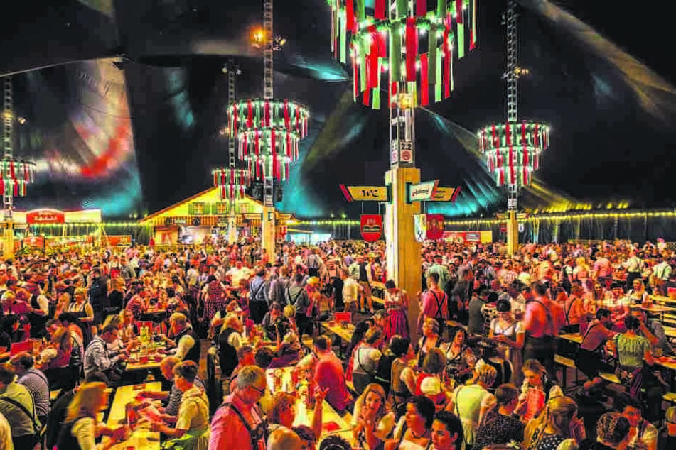 Im Pichmännel-Oktoberfestzelt bleiben am Abend so manche Sachen liegen.