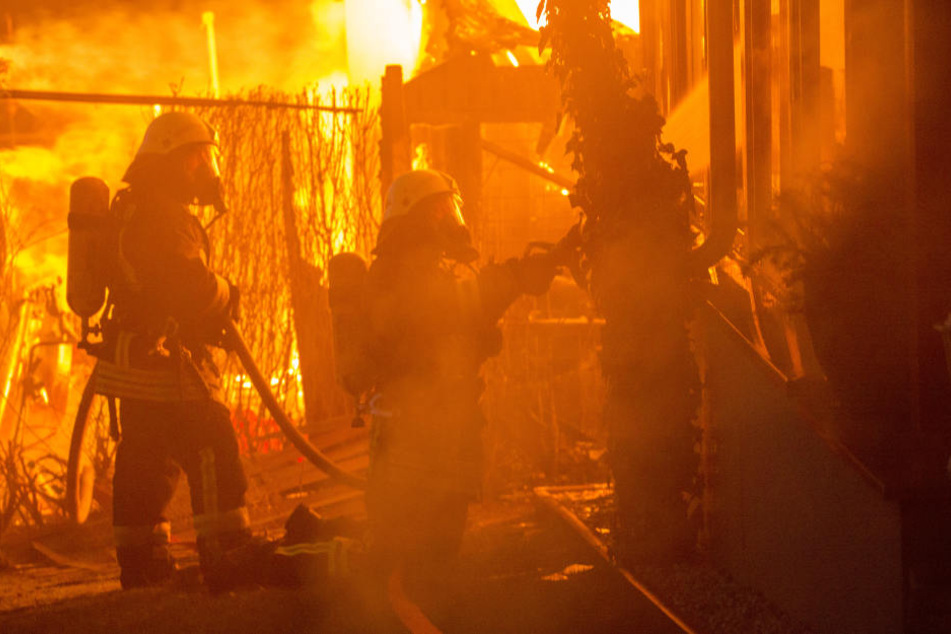 Etwa eine Stunde dauerte bis, bis die Feuerwehr das Flammeninferno unter Kontrolle hatte.