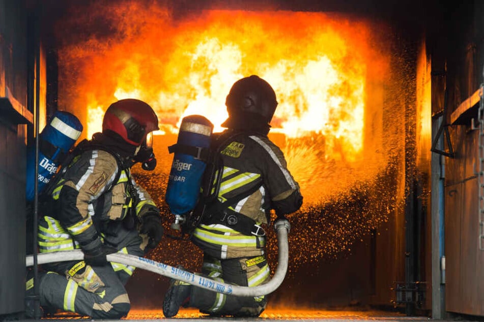 Die Feuerwehr konnte die Wohnung nicht mehr retten. (Symbolbild)