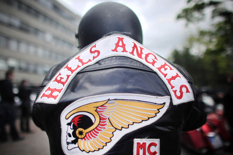 Ein Mitglied der Rockergruppe Hells Angels. Ein Hells-Angels-Rocker ist wegen Drogenschmuggel angeklagt.
