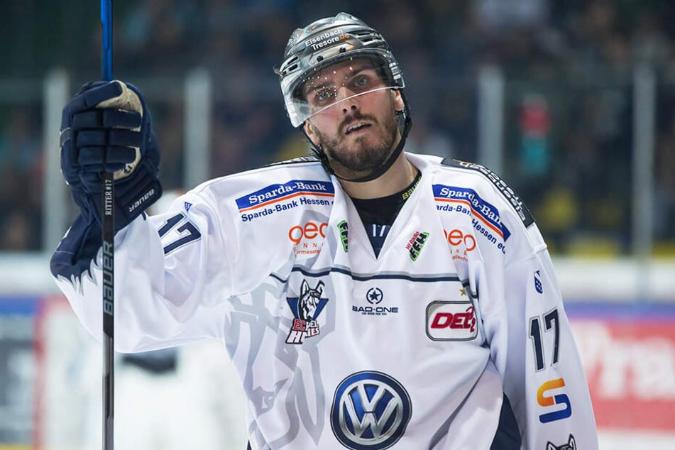 Toni Ritter zieht nach drei Jahren das Kassler Trikot aus und stürmt künftig für die Eislöwen.