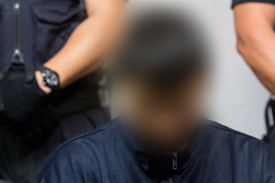 Der Pflegevater hatte in seiner Aussage am Dienstag mehr und mehr Einzelheiten über den Angeklagten bekannt gegeben.