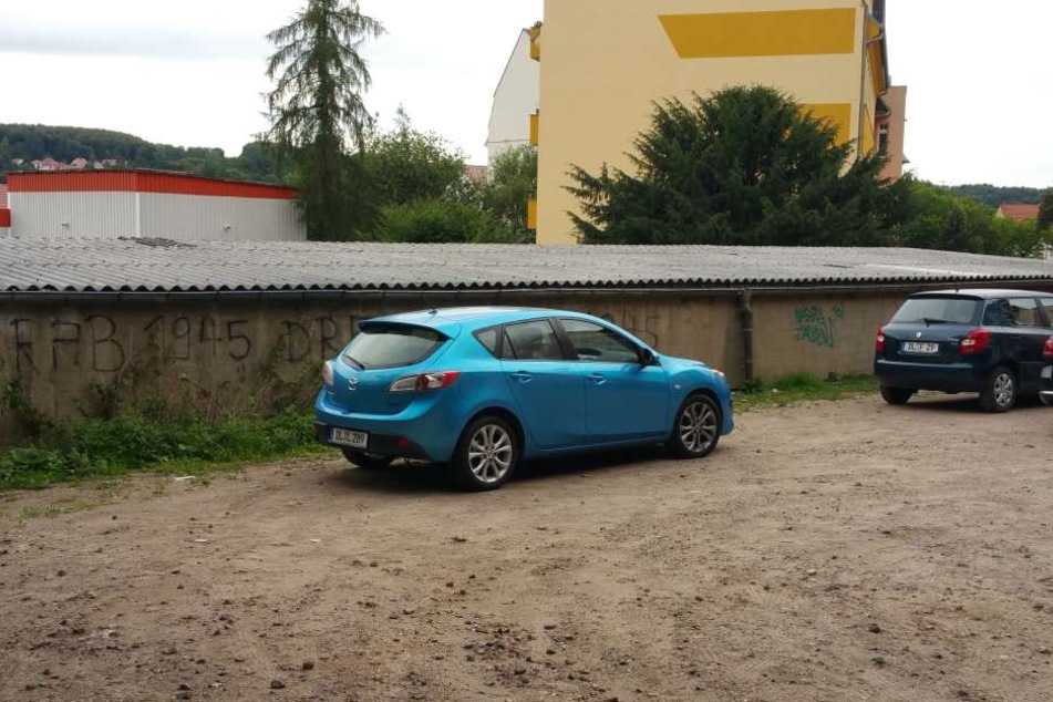 Dieser gestohlene blaue Mazda tauchte überraschend in der Töpfergasse
auf.