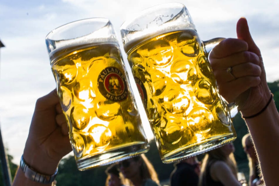 Wer seine Maß im Freien genießen will, der hat am Samstag in Bayern die Chance.