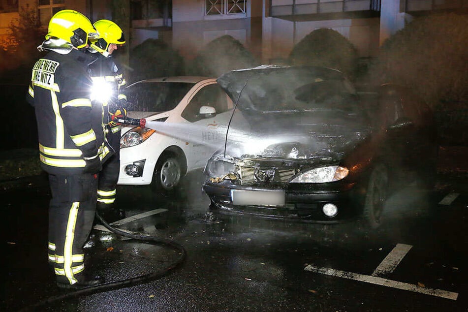 In der Altendorfer Straße stand ein Renault in Flammen.