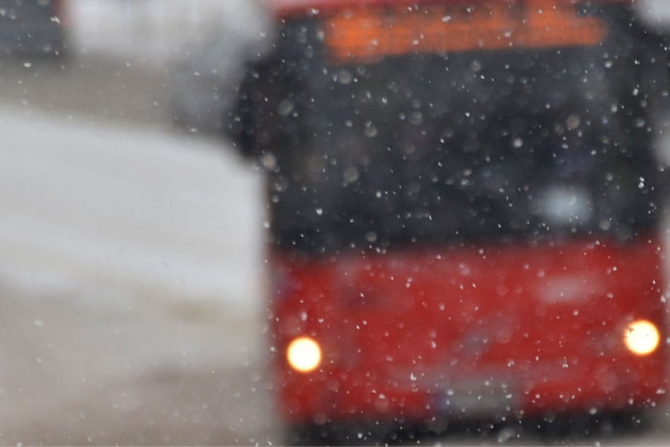 Kälte und Straßenglätte wurden dem Bus zum Verhängnis (Symbolbild).