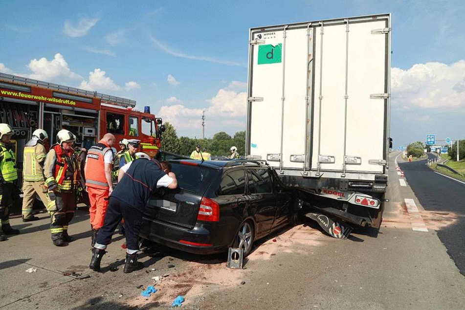 Der Skoda-Fahrer wurde eingeklemmt.