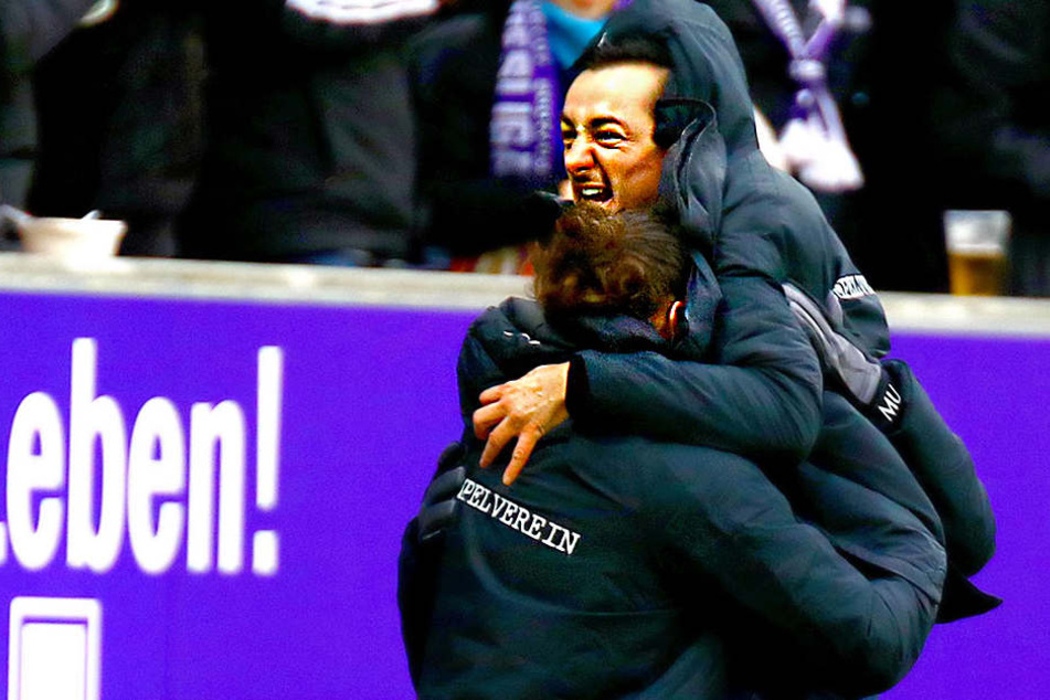 Beim 3:0-Sieg gegen Union konnte Daniel Meyer (o.) ausgelassen jubeln. Derzeit erholt er sich mit seiner Familie an der Ostsee von einer stressigen Saison.