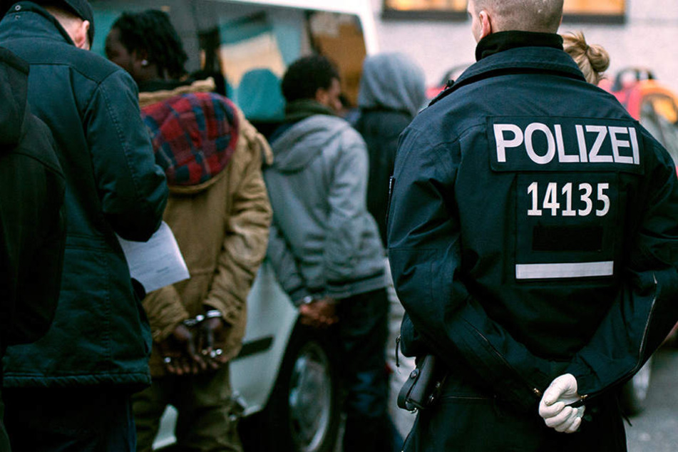 Der zurückgedrängte Drogenhandel im Nahverkehr könnte durch die Auflösung der zuständigen Kommissariate neu belebt werden. (Symbolbild)