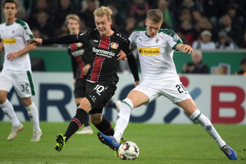 Gladbachs Matthias Ginter (Re.) reihte sich hinter Hasebe auf Rang zwei der Verteidiger-Wertung ein.