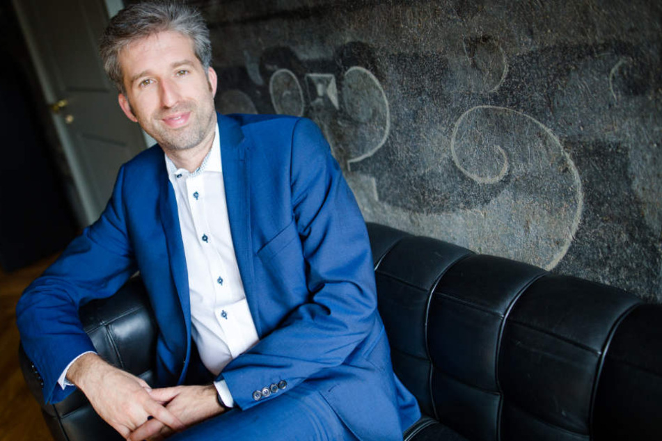 Hat es sich auf der Couch des Tübinger Rathauses gemütlich gemacht: Tübingens OB Boris Palmer (Grüne) will 2022 wieder kandidieren.