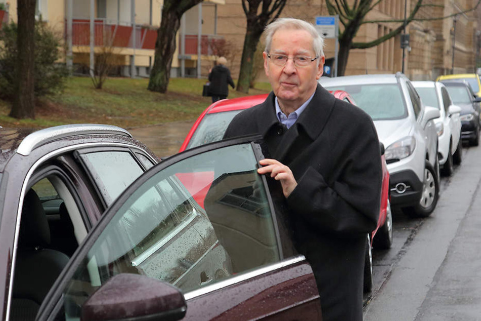 Vom Vorwurf der Fahrerflucht wurde Ex-Kultusminister Karl Mannsfeld (79) gestern frei gesprochen.