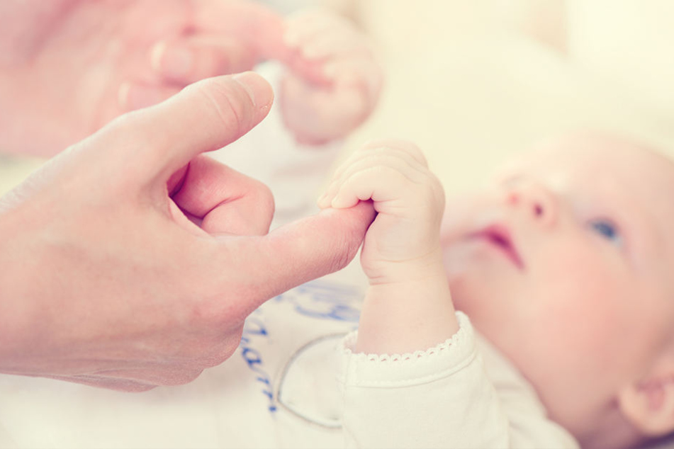 Eins von 2000 Babys komme mit einem Hexenzähnchen zur Welt.