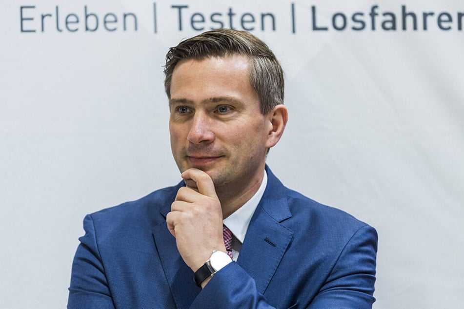 Verkehrsminister Martin Dulig (45, SPD): "Wir haben 44 Millionen Euro frisches und nicht gebundenes Geld. Damit kann jede Gemeinde im Land mindestens eine Förderung erhalten." Insgesamt können 109 Millionen neu bewilligt werden.