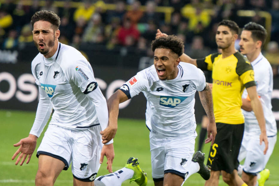 Hoffenheims algerischer Stürmer Ishak Belfodil (ganz links im Bild) jubelt über seinen Treffer zum 3:3 gegen Borussia Dortmund.