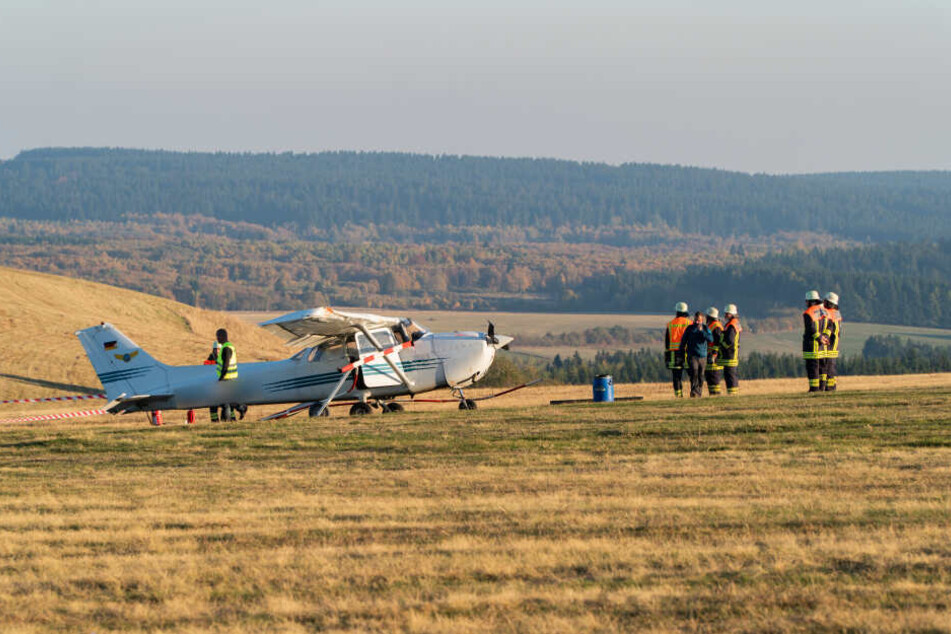 Am 14. Oktober raste ein Leichtflugzeug über die Landebahn und tötete eine 39-jährige Frau und ihre beiden Kinder.