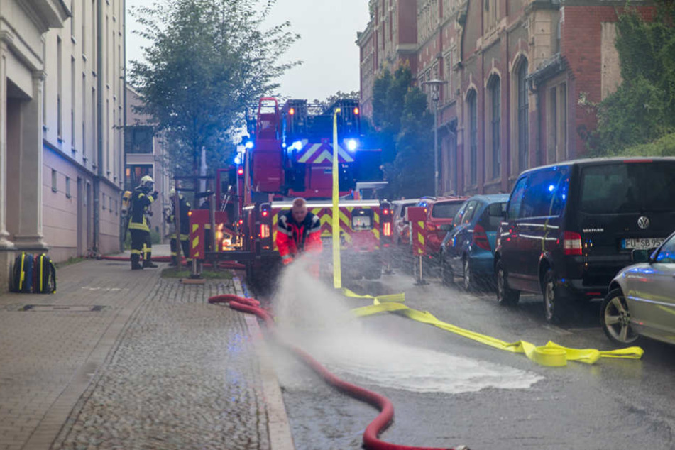 Das Gebiet um den Einsatzort musste für den Verkehr zeitweise gesperrt werden.