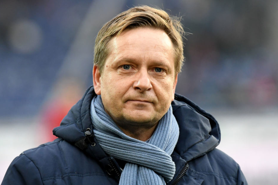 War bedient über die Niederlage, besonders über den nicht gegebenen Ausgleich: Hannovers Manager Horst Heldt (48).