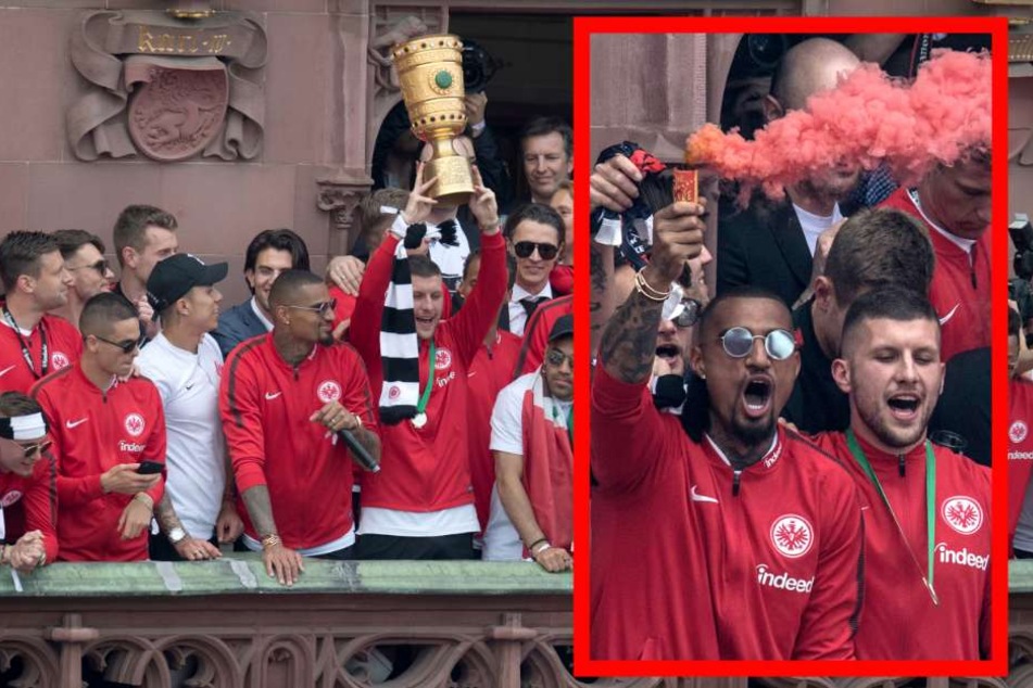 Bei der Feier auf dem Balkon des Römers zündete Boateng (Bild im Rahmen) ein Pyro.