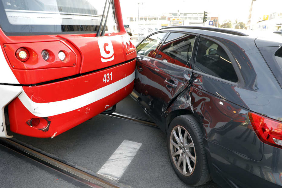 Die Bahn und der Audi waren am Stadlerplatz kollidiert.