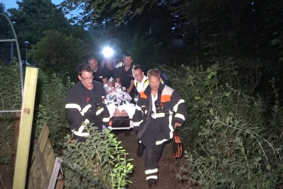 Der Mann wurde schwer verletzt in ein Krankenhaus gebracht.