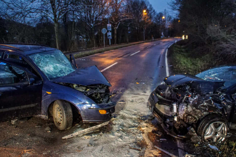 Der Fahrer des Fords (links) war frontal in den Fiat gekracht.