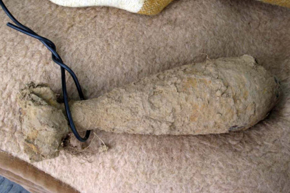 Eine solche Mörsergranate wollte der Mann mit einem Hammer öffnen. (Symbolbild)