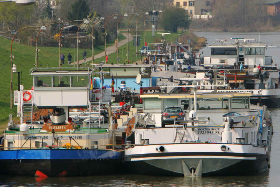 An der Schleuse Mainz-Kostheim steht am Dienstag wegen eines Warnstreiks alles still (Archivbild).