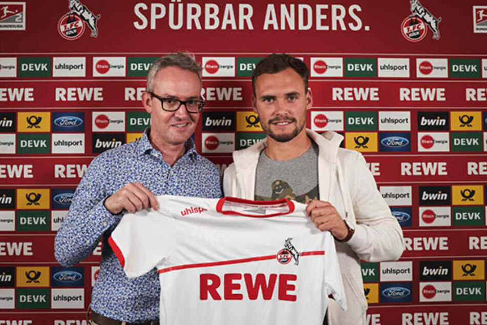 Alexander Wehrle (li.) stellt den neuen FC-Spieler Birger Verstraete (re.) vor.