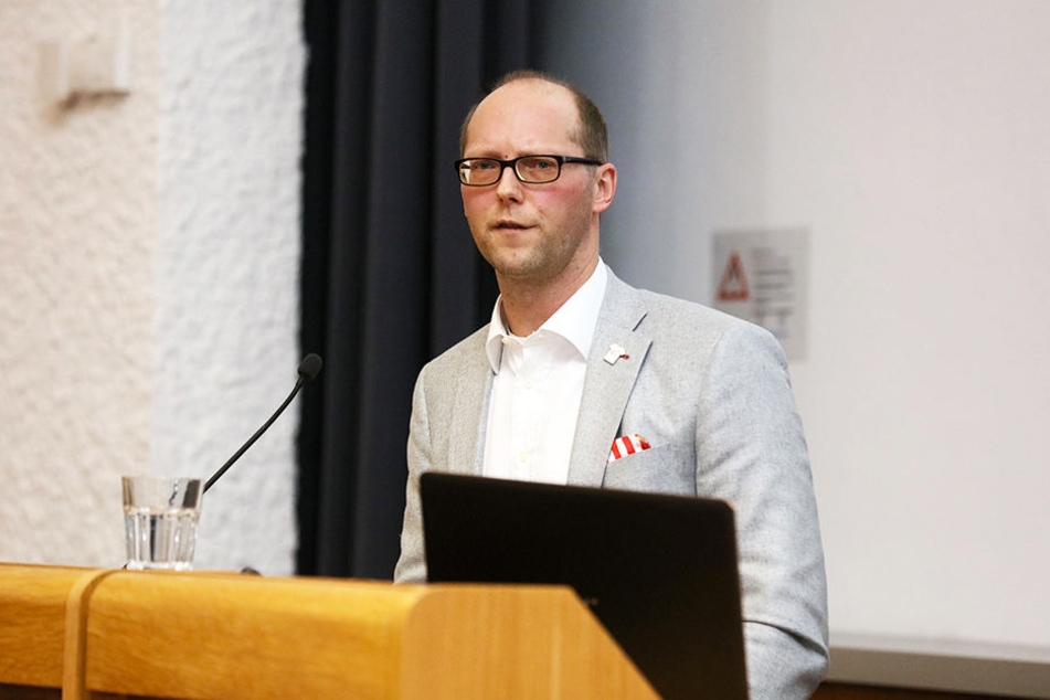 Vorstandssprecher Tobias Leege erwartet die offizielle Mitteilung des DFB zur Höhe der Finanzlücke beim FSV.