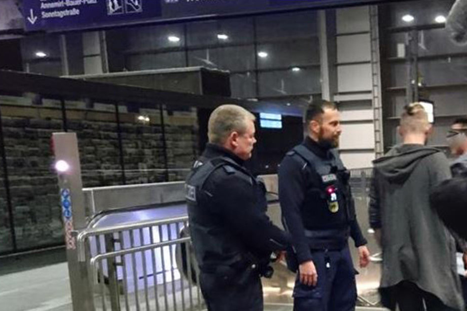 Am S-Bahnhof Treptower Park ist eine Schlägerei eskaliert. Die Polizei musste eingreifen (Symbolbild).