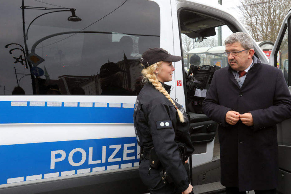 Lorenz Caffier (r.) kann ein Rekordtief bei Straftaten vorweisen.