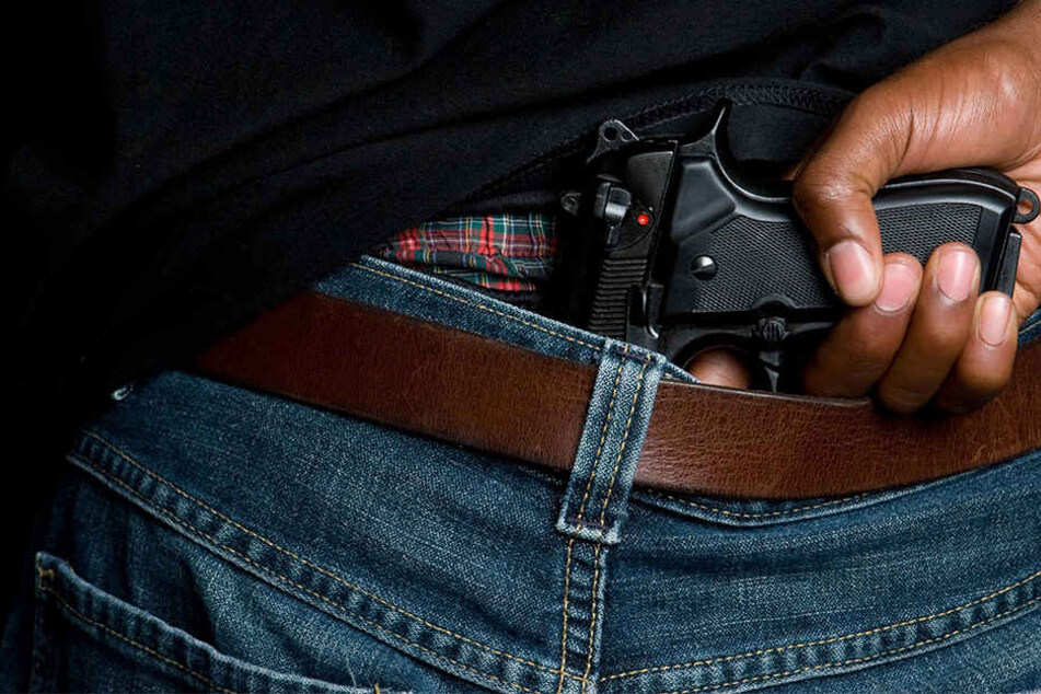 Die Schusswaffen besorgen sich die Migranten auf illegalen Wegen.
