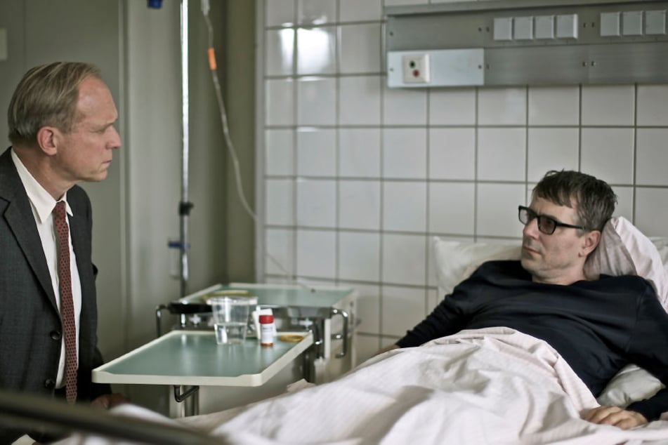 Felix Murot (Ulrich Tukur, links) und Arthur Steinmetz (Jens Harzer) im "toten" Tatort.