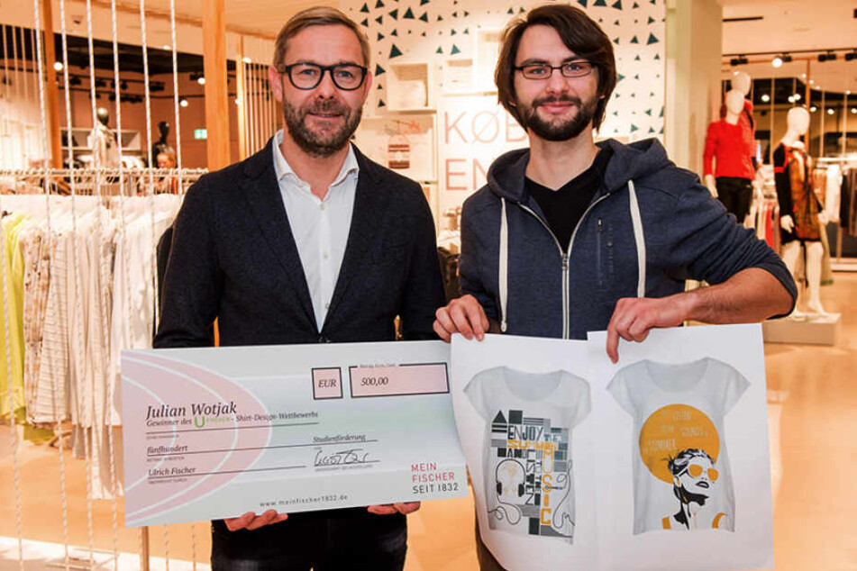 Julian Wojtak (25, r.) entwarf die T-Shirts, die Unternehmer Ulrich Fischer
in limitierter Auflage in seinen Modehäusern verkauft.