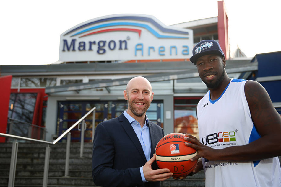 Da er einen britischen Pass besitzt, darf er als EU-Ausländer sofort für die Dresdner Basketballer auflaufen.