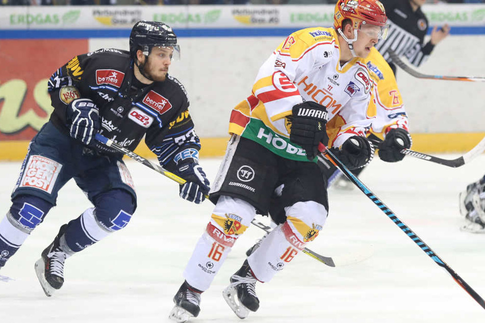 Teemu Rinkinen und Florian Ketterer vom ESV Kaufbeuren.