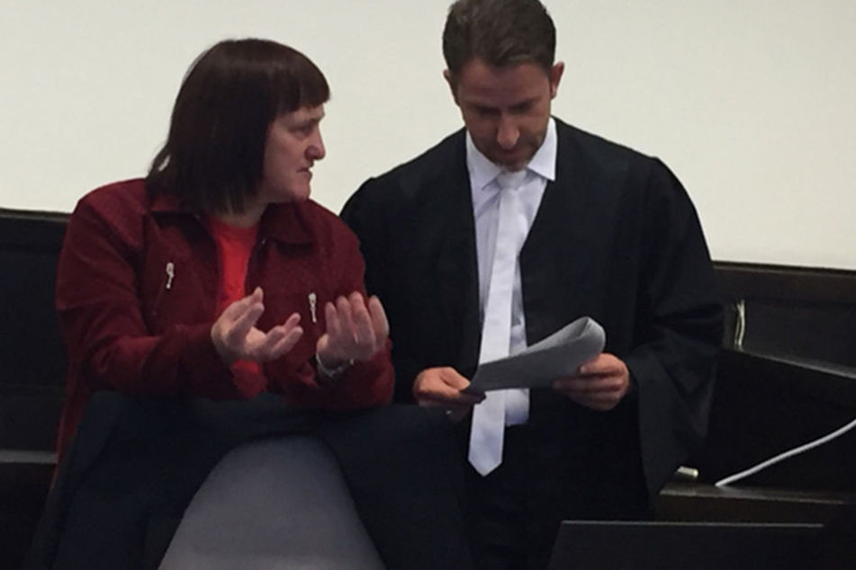 Angelika W. am Dienstag kurz bevor der Prozess losging.