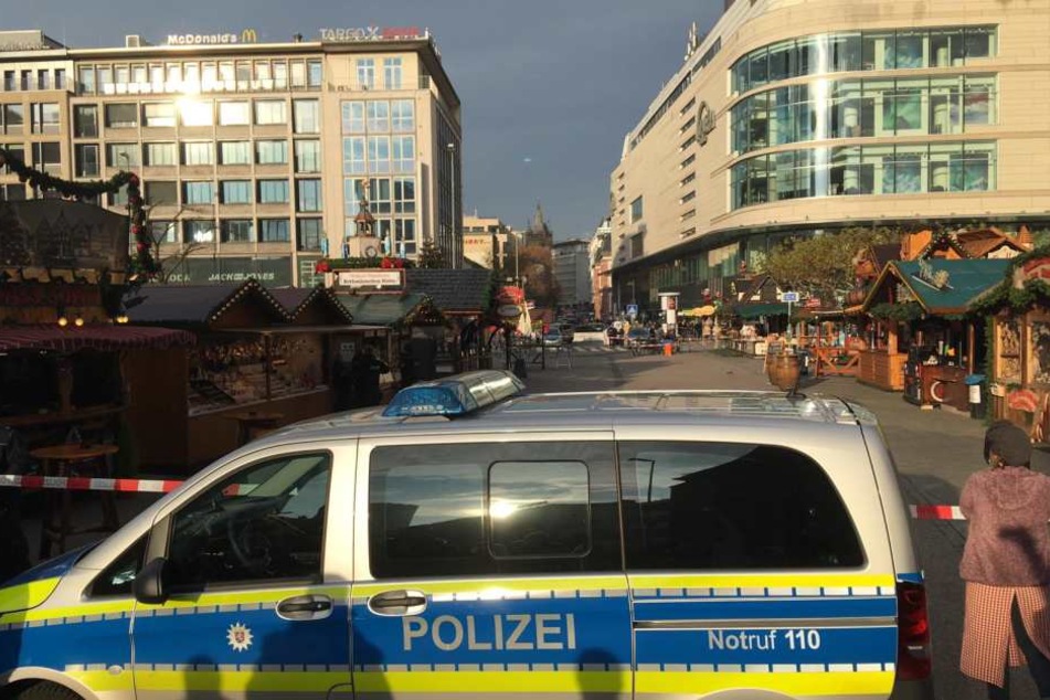 Der Weihnachtsmarkt an der Hauptwache musste am Mittwochnachmittag gesperrt werden.