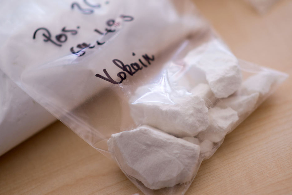 Das Kokain verteilte der Mann aus Brasilien in 104 Behälter, bevor er es schluckte. (Symbolbild)