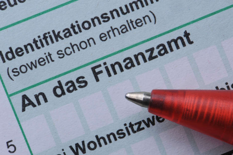 Die Selbstanzeigen von Steuersündern haben sich 2017 halbiert. (Symbolbild)