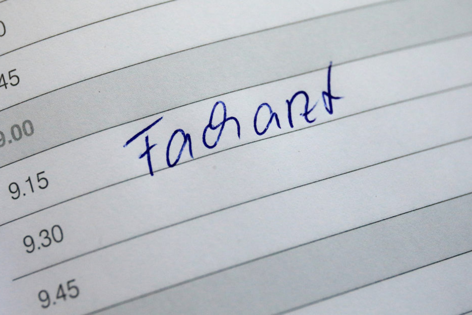 Facharzttermine sind schwer zu bekommen, die Vermittlungsstelle sollte eigentlich dabei helfen.