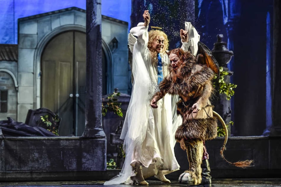 Das himmlisch-höllische Gespann Rupert (Matthias Winter) und Ruprecht (Alexander Kuchinka) begeisterten das Premierenpublikum.