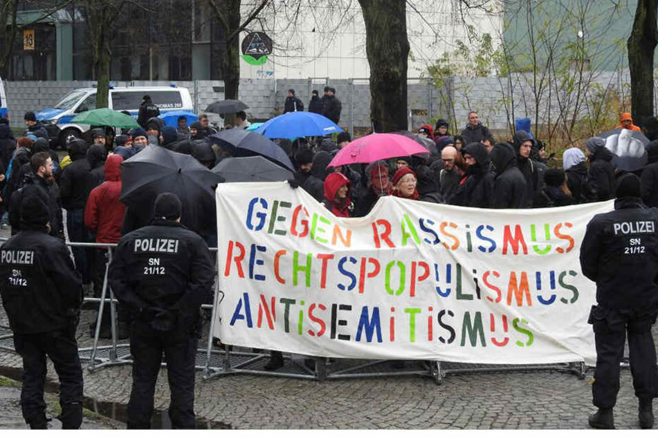 Das Aktionsnetzwerk "NoCompact" meldete sich am Tag nach der Konferenz zu Wort.